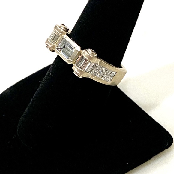 Diamond And White Gold Ring - Picture 4 of 4